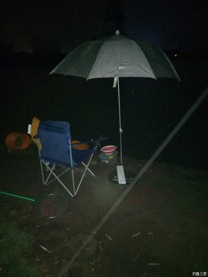 釣魚下雨天釣深釣淺_釣魚下雨天好不好釣_下雨天釣魚