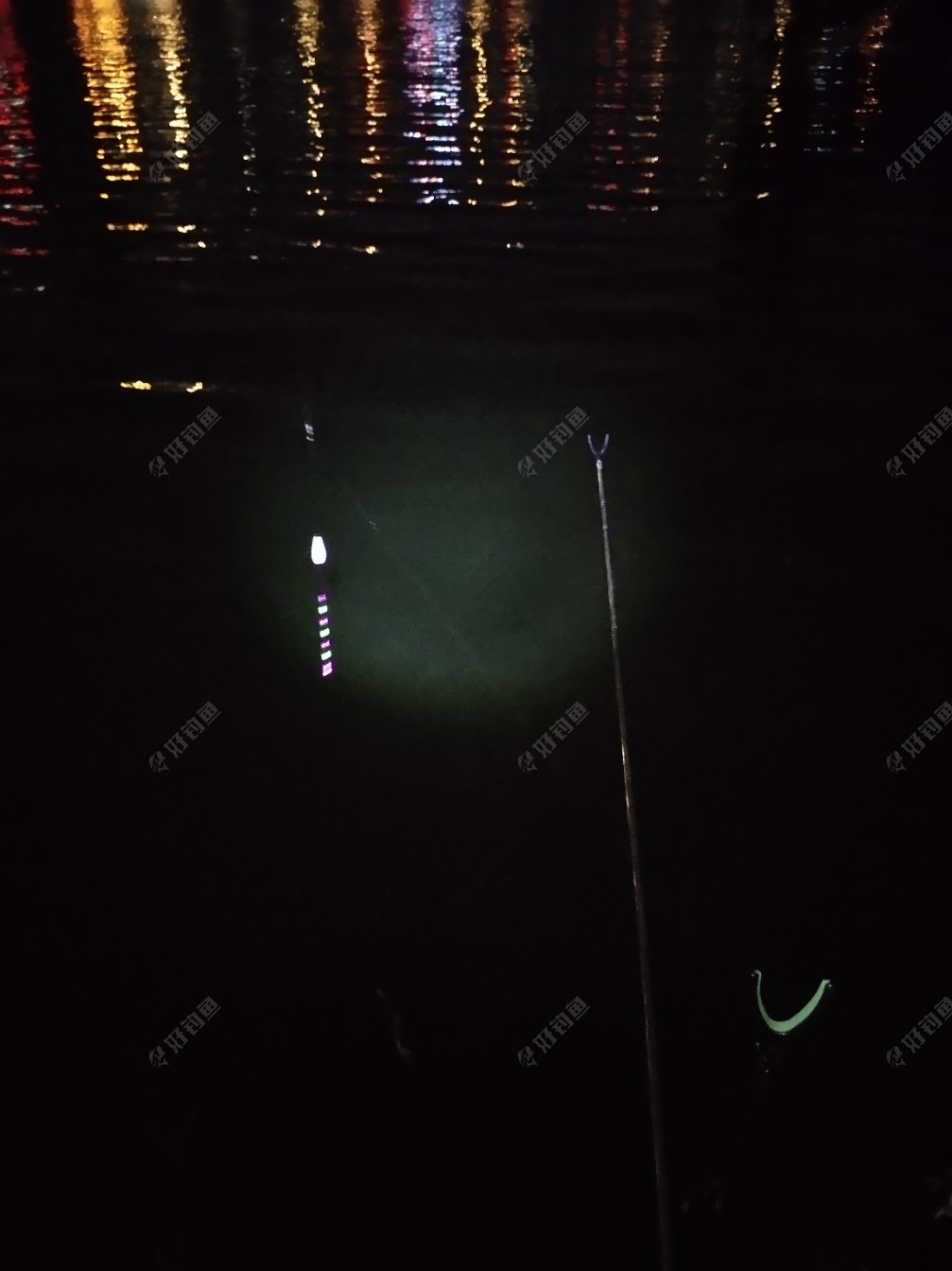 釣魚下雨天釣深釣淺_釣魚下雨天好不好釣_下雨天釣魚