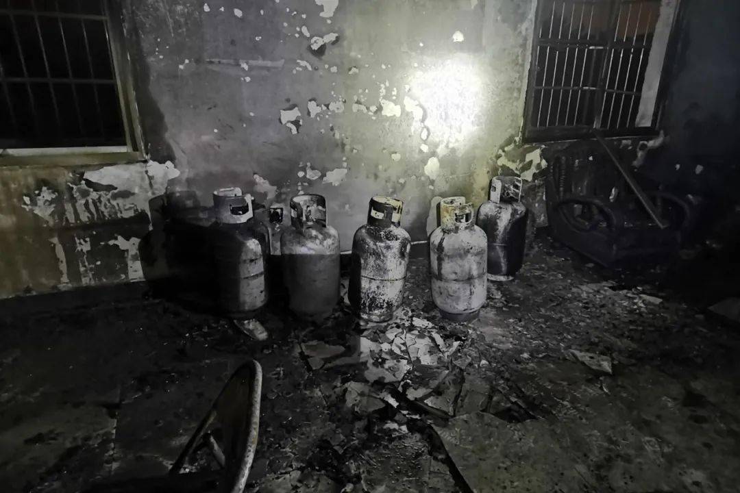 杭州西湖區燈彩街19幢一店面煤氣瓶爆炸