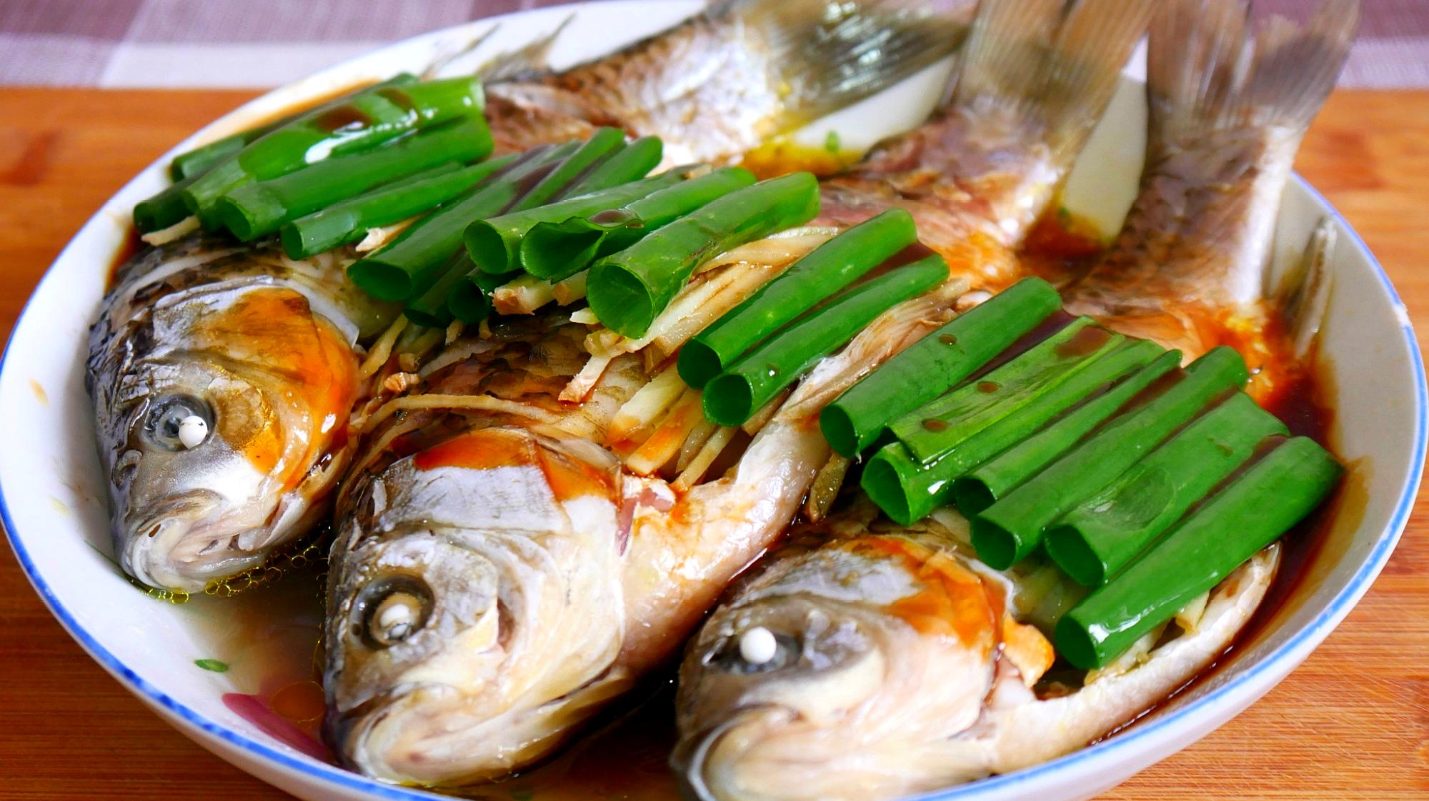 芙蓉鯽魚工程鯽區別_芙蓉鯽魚_芙蓉鯽魚的做法