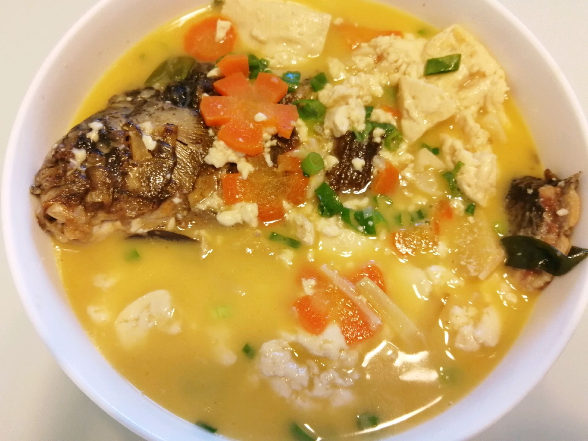 豆腐鯽魚湯步驟做法視頻_鯽魚豆腐湯的做法和步驟_豆腐鯽魚湯怎么做才好吃