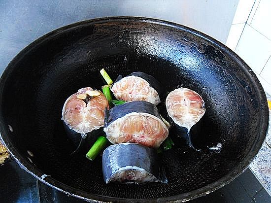 鯰魚咋做好吃視頻_鯰魚怎么做好吃又簡單_好吃鯰魚簡單做法視頻