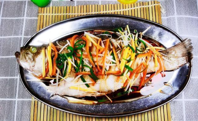 好吃的鱸魚做法_鱸魚怎么做好吃_鱸魚做好吃又簡單方便