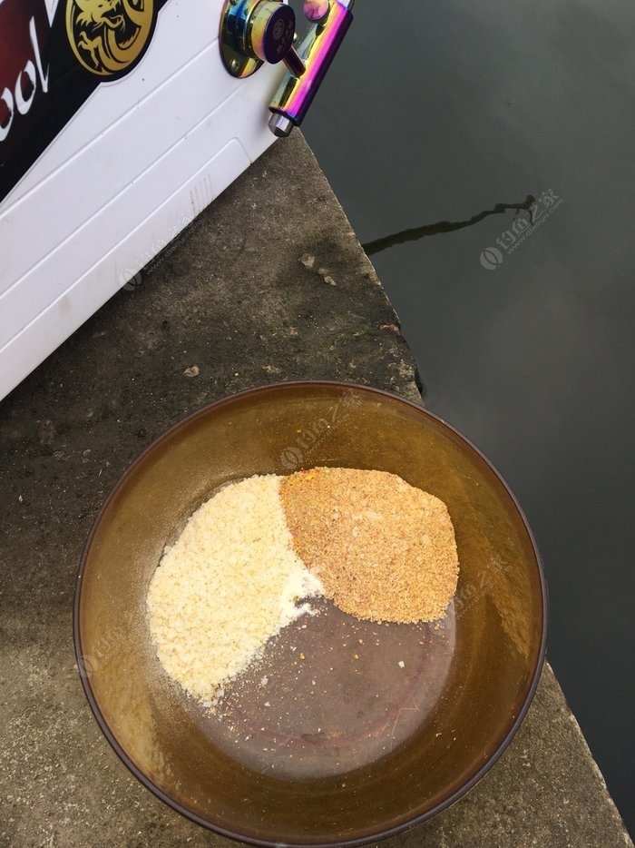 釣鯉魚配方魚餌方法使用圖解_釣鯉魚怎樣配餌料配方_釣鯉魚魚餌配方及使用方法