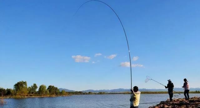 釣魚野外生存節目_野外釣魚_釣魚野外視頻