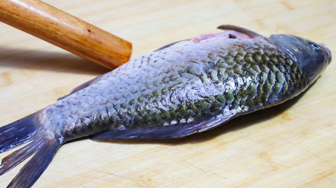 豆腐鯽魚湯怎么做好喝又營養_豆腐鯽魚湯怎么做呢_鯽魚豆腐湯的做法大全