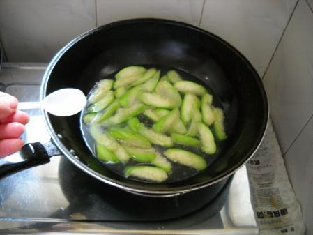 鯽魚豆腐腌制湯做法需要焯水嗎_鯽魚豆腐湯腌制多久_鯽魚豆腐湯的做法需要把鯽魚腌制
