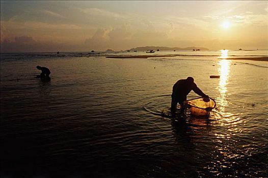 海釣鱸魚水深_近海釣鱸魚釣什么水位_海釣鱸魚多深水位