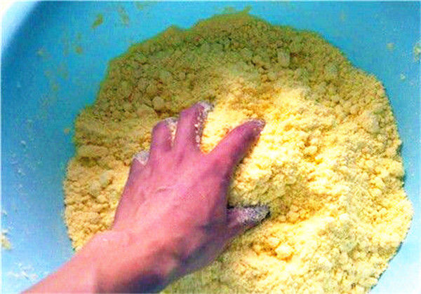 秋天用蚯蚓釣鯉魚行嗎_秋季釣魚用蚯蚓_秋釣鯉魚用蚯蚓好