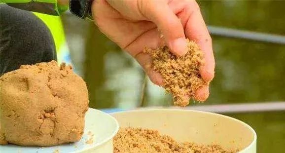 釣魚配方魚餌制作方法圖解_釣魚配方魚餌制作方法圖片_釣魚魚餌制作方法和配方