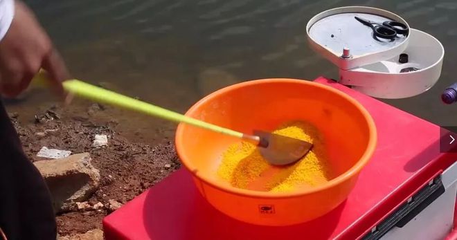 釣魚配方魚餌制作方法圖解_釣魚配方魚餌制作方法圖片_釣魚魚餌制作方法和配方