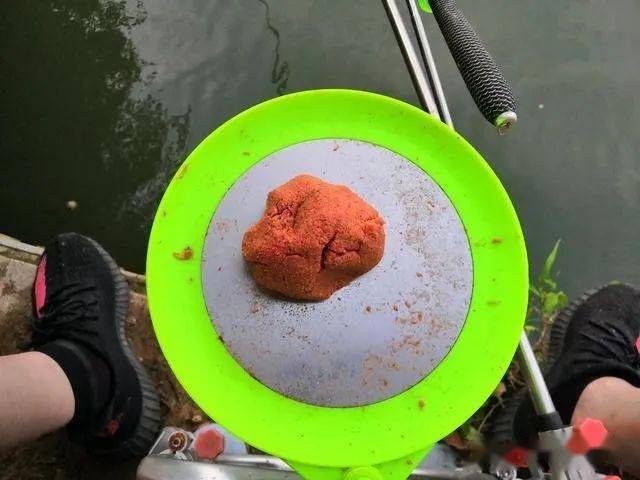 南方秋季釣鯽魚用什么餌料_南方秋季野釣鯽魚餌料配方_南方秋冬季釣鯽魚餌料配方