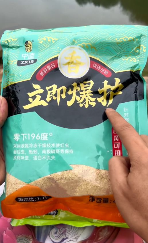 黑坑釣草魚餌料配方及其小藥_黑坑草魚餌料搭配_黑坑釣草魚窩料