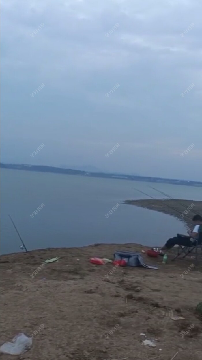 釣鯽魚用多長的魚竿比較好_釣鯽魚多長的竿好_釣多長鯽魚魚竿好比較用呢