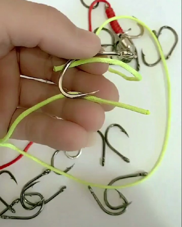 如何綁魚鉤_綁魚鉤視頻教程_綁魚鉤的正確方法
