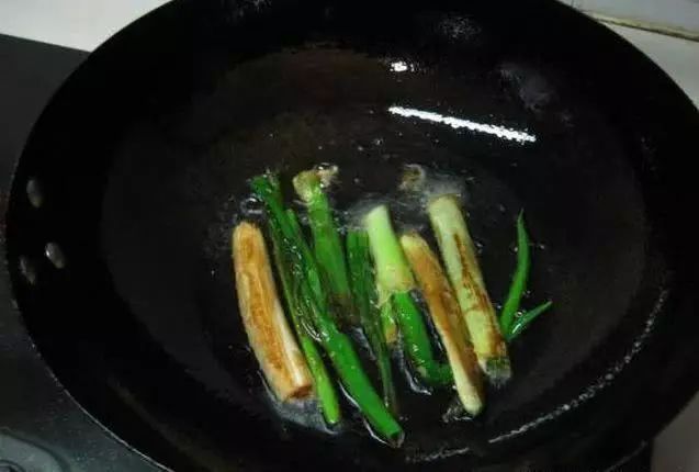 土豆釣鰱魚餌料配方_釣土豆配方餌料鰱魚怎么釣_土豆釣鰱鳙