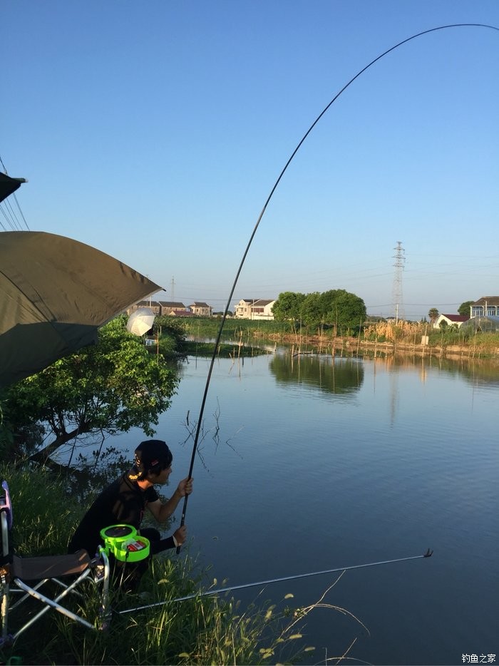 冬季釣鯽魚要提前多久打窩_初冬釣鯽魚一天中最好時間_釣鯽魚冬天一般釣多深