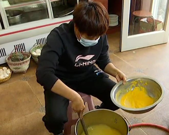 自制草魚餌料韭菜_自制韭菜餌料草魚怎么做_自制韭菜餌料草魚能吃嗎