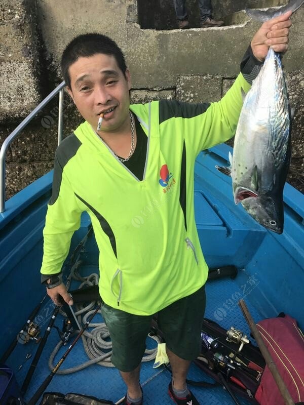 出海釣魚船多少錢一艘_出海釣魚的船都需要什么手續_出海釣魚的漁船一般多少錢