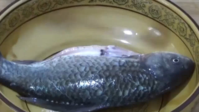 家常鯽魚_家常鯽魚做法_家常鯽魚湯的做法