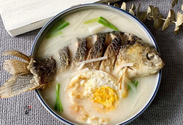 芙蓉鯽魚菜是發物嗎_芙蓉鯽魚菜是什么菜系_芙蓉鯽魚是哪里的菜