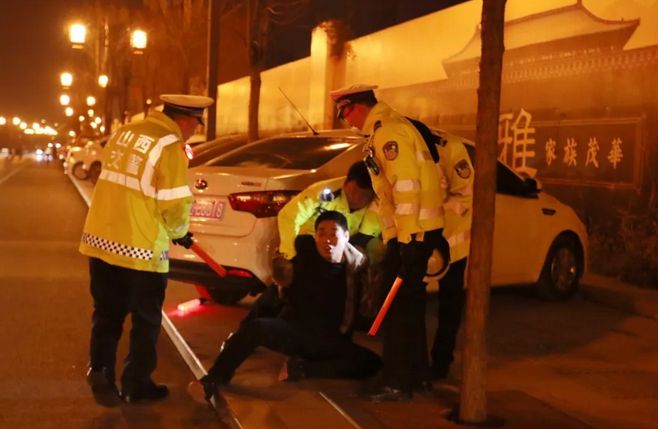 輕傷不下火線是什么精神_輕傷不下火線_輕傷下火線的輕是什么意思