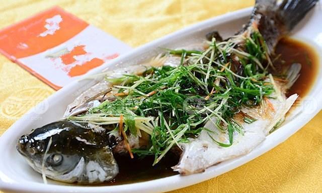 清蒸魚的做法_怎么做清蒸魚_清蒸魚正確做法