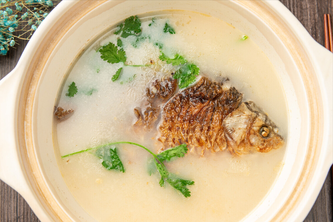 煮魚湯用熱水涼水_燉魚湯用熱水還是涼水_用冷水煮魚湯