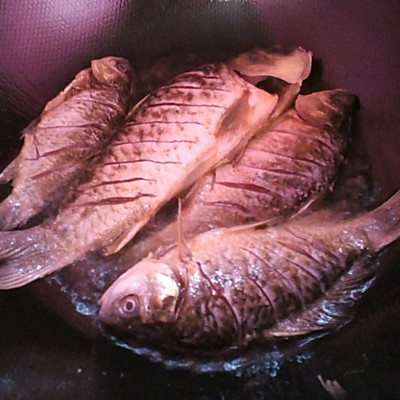 家常紅燒魚咋做_家庭紅燒魚做法_紅燒魚塊的家常做法