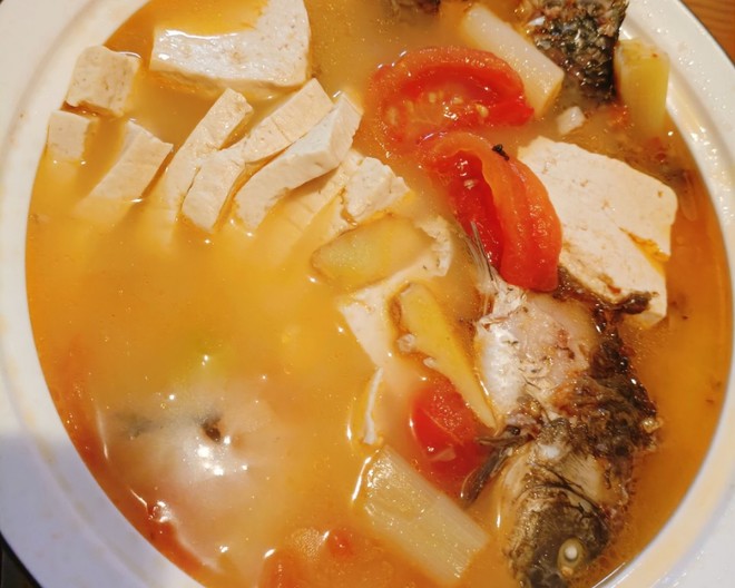 鯽魚豆腐湯做法_豆腐鯽魚湯做法大全_豆腐鯽魚湯的做法又白又濃