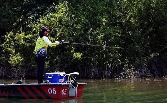 池塘怎么釣_池塘釣魚技巧_釣魚技巧池塘視頻教程
