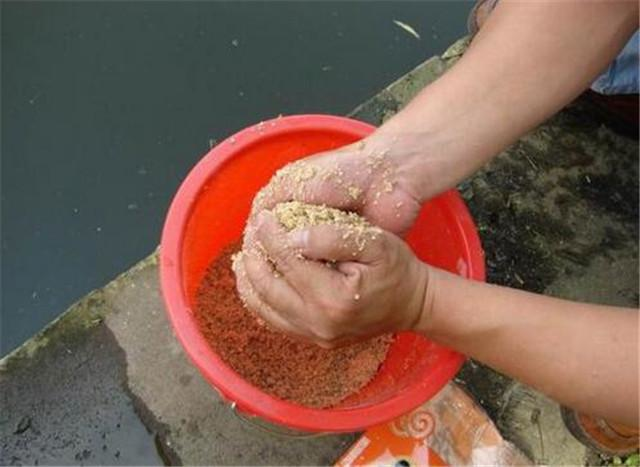 夏天釣魚打窩子最佳配方_釣魚夏季技巧打窩方法_夏季釣魚打窩技巧