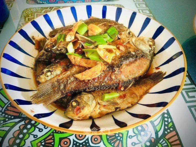 鯽魚豆腐湯做法_豆腐鯽魚湯怎么做才好吃_豆腐鯽魚湯的做法又白又濃