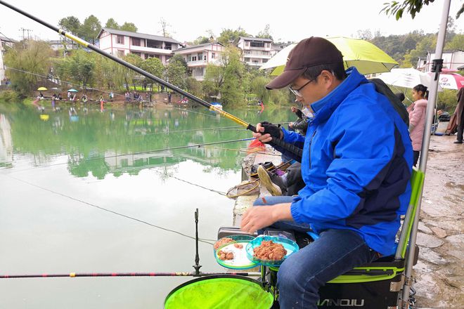 釣魚視頻大全釣黑魚_釣黑坑的視頻_黑坑釣魚視頻大全高清