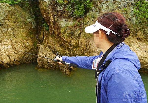 釣魚春季怎么釣_釣魚春季必看技巧視頻_春季釣魚技巧必看