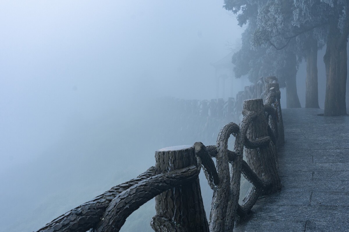 冷冷的冰雨在臉上胡亂地拍_冷冷的冰雨在臉上胡亂地拍_冷冷的冰雨在臉上胡亂地拍