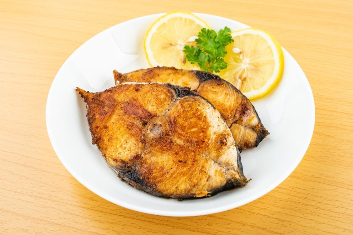 黃骨魚：溫和肉食性魚類，營養豐富，分布廣泛，繁殖期在 3 月至 6 月
