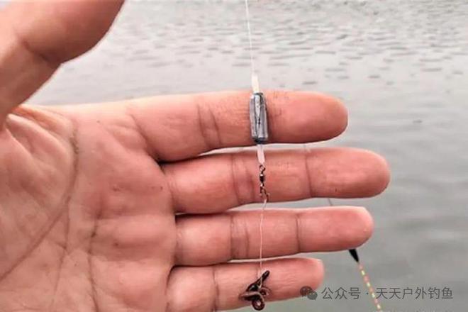 釣魚人草窩野釣的相關釣魚技巧_草窩里釣魚_野釣草窩視頻