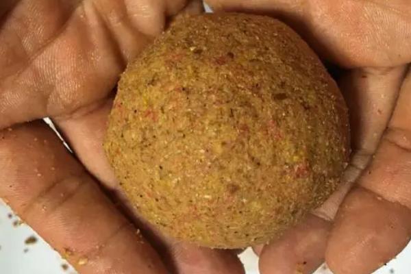 深秋釣草魚用什么餌最好_深秋季節釣草魚用什么魚食最好_釣餌深秋草魚好用不