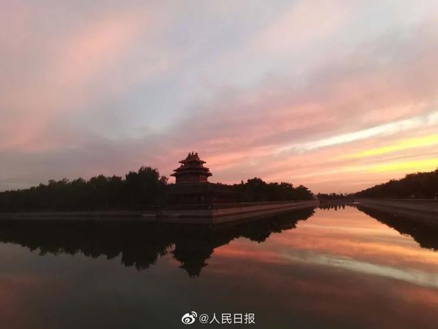 年年有魚!男子捕獲罕見金紅色鳙魚_大的泥鰍魚用開膛嗎_保康縣屈萬青
