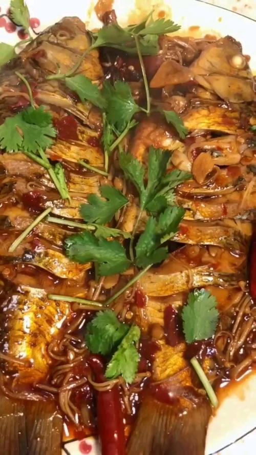 鯽魚的家常做法_家常鯽魚做法視頻_家常鯽魚做法簡單