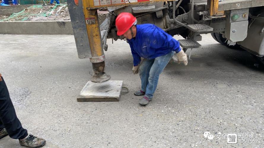吊車支腿口訣_吊車支腿操作規程視頻_吊車怎樣支腿最穩當視頻