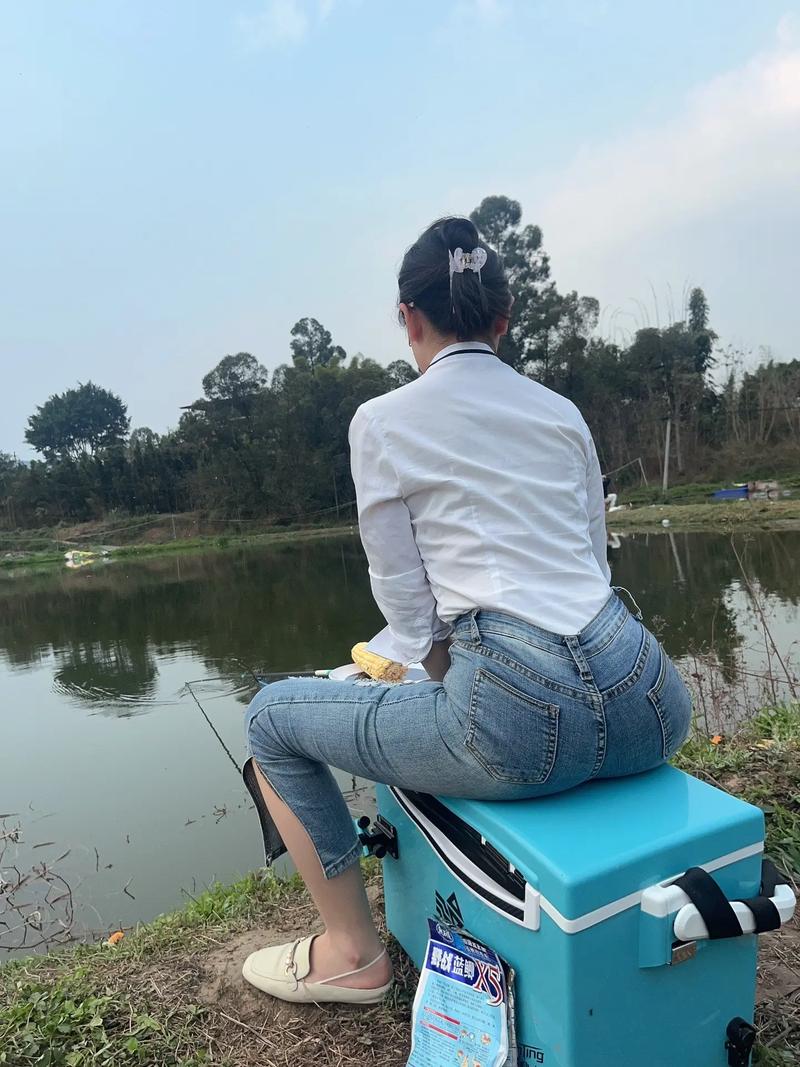 國外釣魚視頻野釣實戰_國外美女釣獲欣賞大家伙嚇人必看_外國野釣視頻
