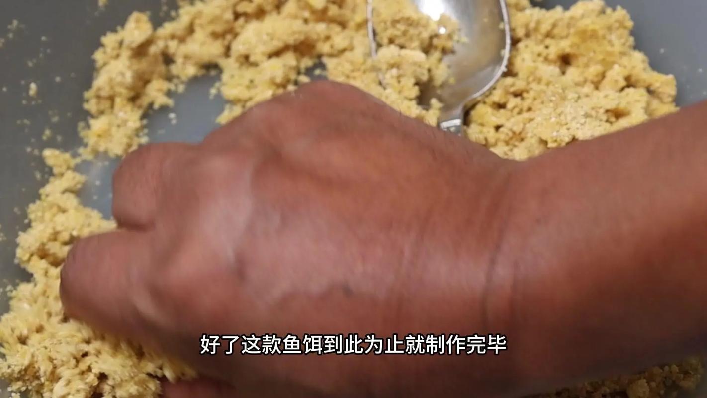 老三樣草魚吃嗎_老三樣草魚餌料配方_魚餌老三樣怎么配比