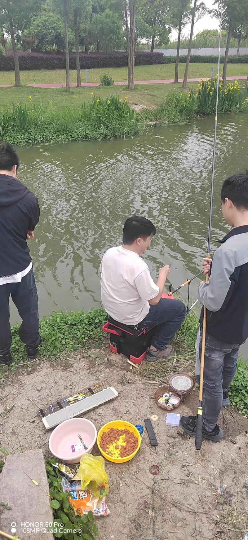 中國釣魚視頻_釣魚視頻中國男人_釣魚視頻中國版