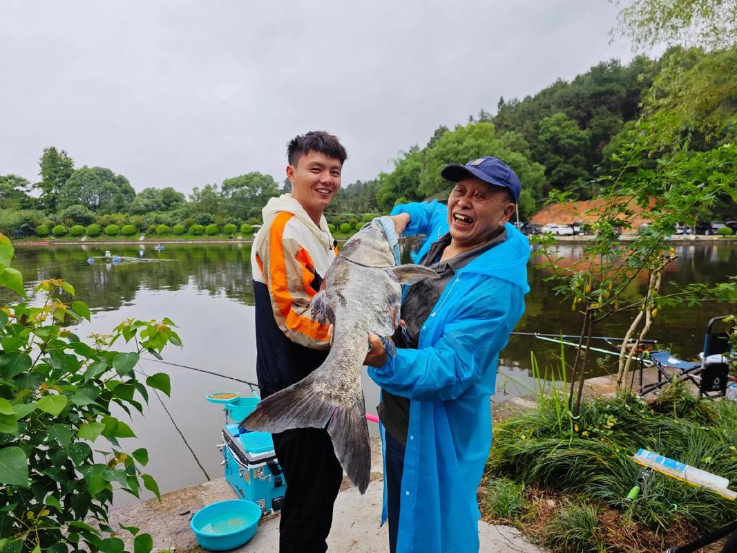 中國釣魚視頻_釣魚視頻中國男人_釣魚視頻中國版