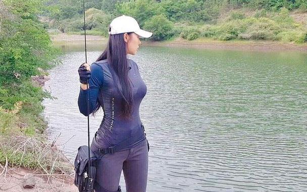美女釣魚的唯美圖片_美女圖片野釣中國人_中國美女野釣圖片