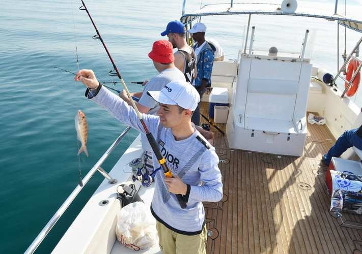 海釣鱸魚用什么餌料_海釣船釣裝備選擇_深海魚道釣點定位