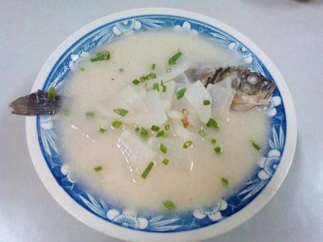鯽魚湯用什么油?_奶白鯽魚湯教程_鯽魚湯做法