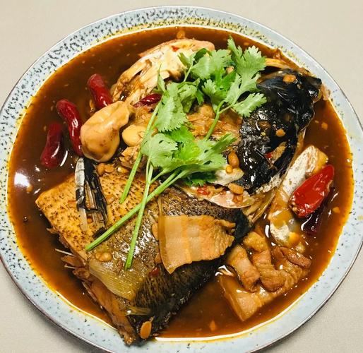 魚頭泡餅的家常做法_魚頭泡餅湯底做法_家常版魚頭泡餅制作方法